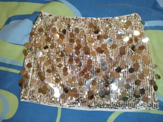 Falda corta lentejuelas doradas y plateadas