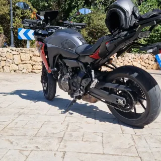 Yamaha Tracer 7 Roja y Negra