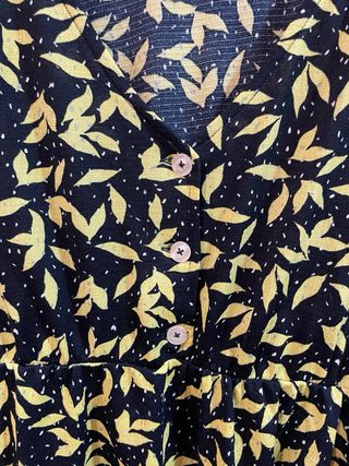 Vestido estampado hojas negro y amarillo