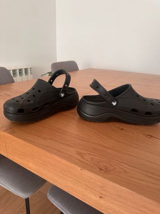 Crocs plataforma negros