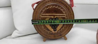 Fiaschetta in legno decorata con uva