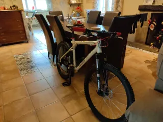 Bicicleta GT Avalanche 2.0 MTB