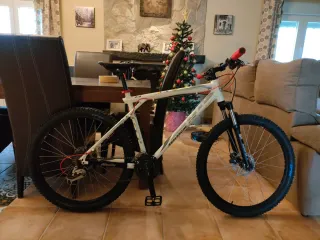 Bicicleta GT Avalanche 2.0 MTB