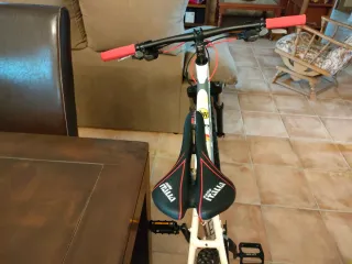 Bicicleta GT Avalanche 2.0 MTB