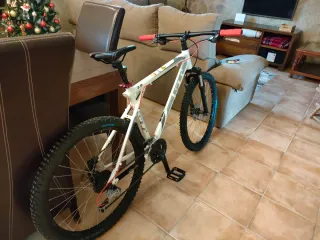 Bicicleta GT Avalanche 2.0 MTB
