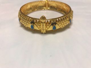 Pulsera chapada en oro con detalles turquesa