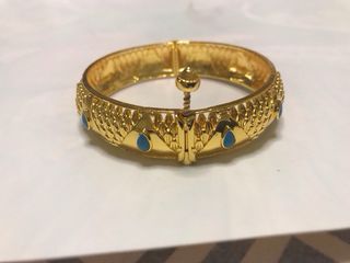 Pulsera chapada en oro con detalles turquesa