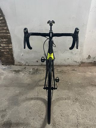 Bicicleta Giant Propel Negra y Amarilla