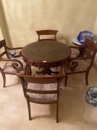 Mesa de juego redonda con 4 sillas