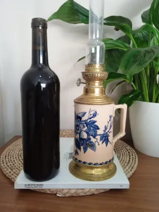 Antiguo quinqué o lampara de aceite