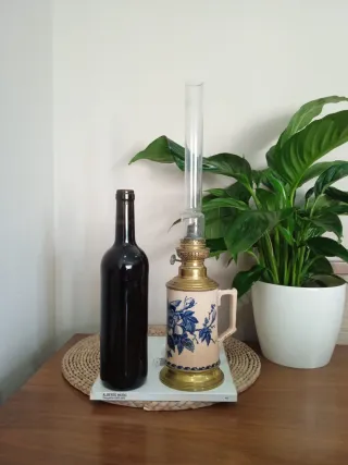 Antiguo quinqué o lampara de aceite