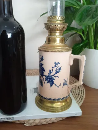 Antiguo quinqué o lampara de aceite