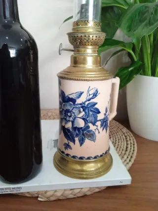 Antiguo quinqué o lampara de aceite