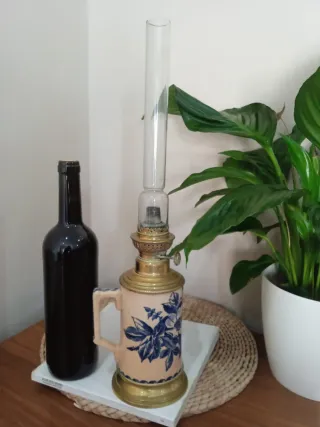 Antiguo quinqué o lampara de aceite