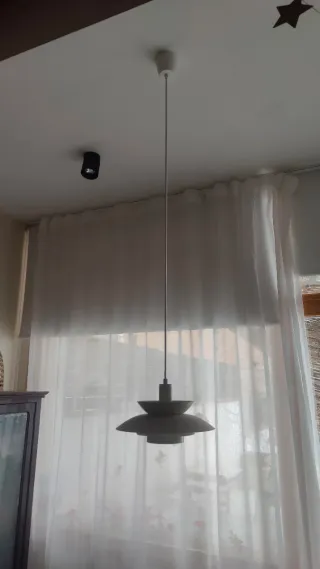 Lámpara colgante de metal blanca