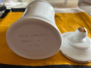 Bote de porcelana con tapa de farmacia