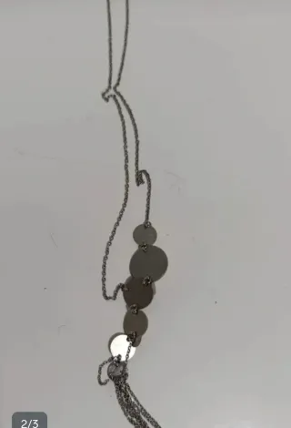 Collar plateado con discos y flecos