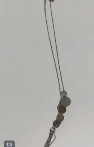 Collar plateado con discos y flecos