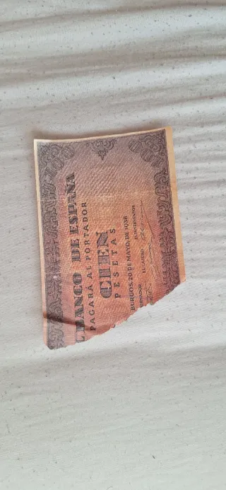 Lote 3 billetes: 100, 25 y 1000 pesetas rotos