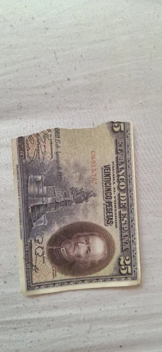 Lote 3 billetes: 100, 25 y 1000 pesetas rotos