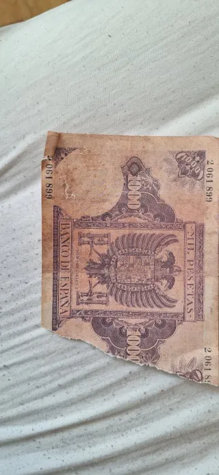 Lote 3 billetes: 100, 25 y 1000 pesetas rotos
