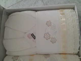 Set Accappatoio e Asciugamani Ricamati