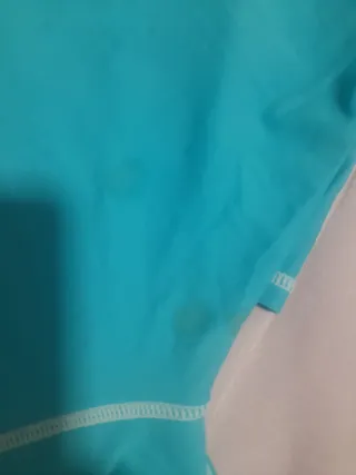 Camiseta de natación azul con tiburón talla 10 .