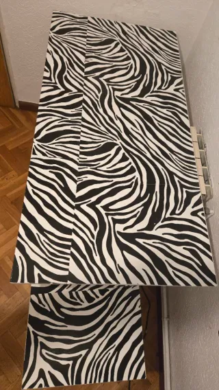 Tavolo da scrivania e cassettiera Ikea