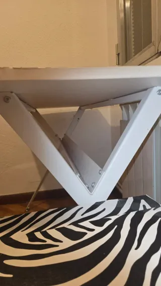 Tavolo da scrivania e cassettiera Ikea