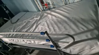 Cama geriátrica seminueva con colchón