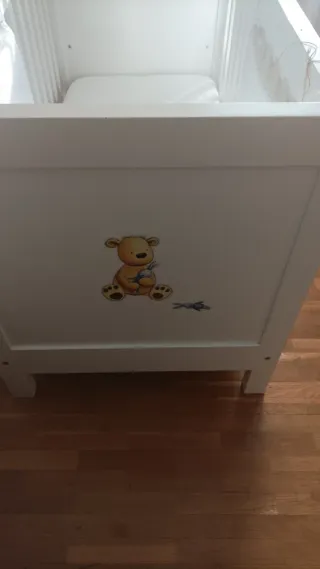 Cuna blanca y elegante