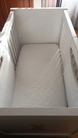 Cuna blanca y elegante