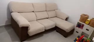 Sofá chaise longue beige y marron tela