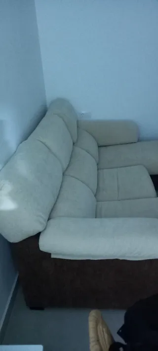 Sofá chaise longue beige y marron tela