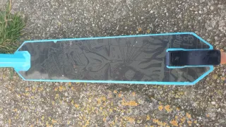 Patinete infantil azul y negro