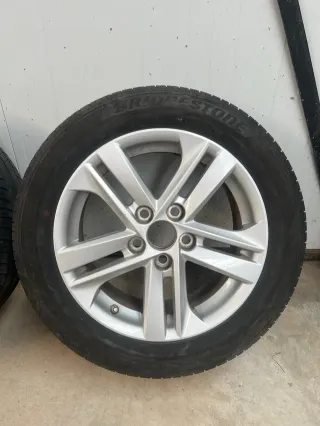 Llanta Toyota Corolla 2019 R16 con Goma