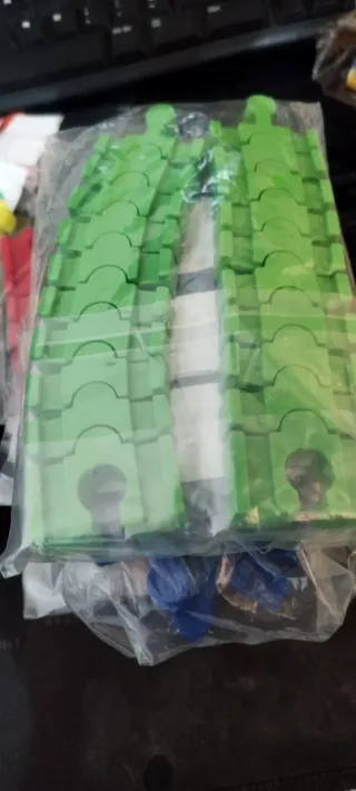 Vías tren de madera y piezas varias. 2 piezas