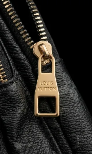 Bandolera Estilo Louis Vuitton Marrón y Dorada