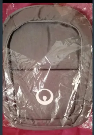 Mochila gris sin estrenar