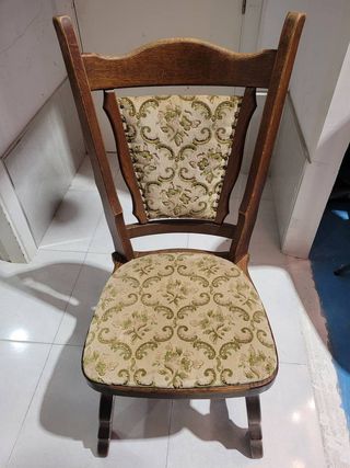 MESA DE COMEDOR EXTENSIBLE/ 4 SILLAS