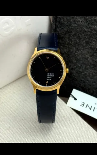 Reloj Mondaine Mujer Azul y Dorado
