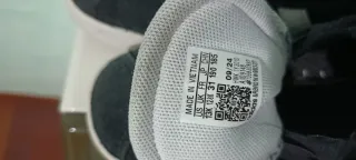 Zapatillas Adidas Negras y Blancas