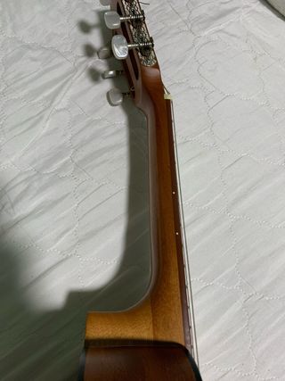 Guitarra admira guitalele