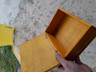 Caja decorada infantil oso jardinero  PARECE LIBRO