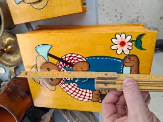 Caja decorada infantil oso jardinero  PARECE LIBRO