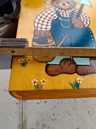 Caja decorada infantil oso jardinero  PARECE LIBRO