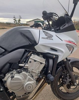 Honda CBF600 Blanca y Negra