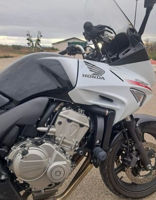 Honda CBF600 Blanca y Negra
