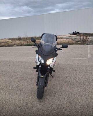 Honda CBF600 Blanca y Negra