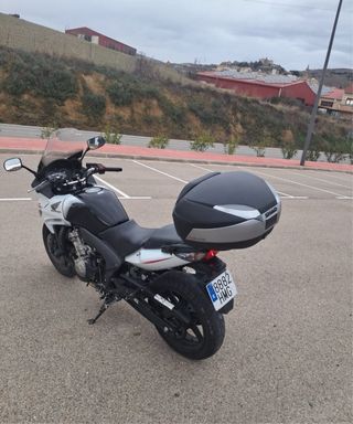 Honda CBF600 Blanca y Negra